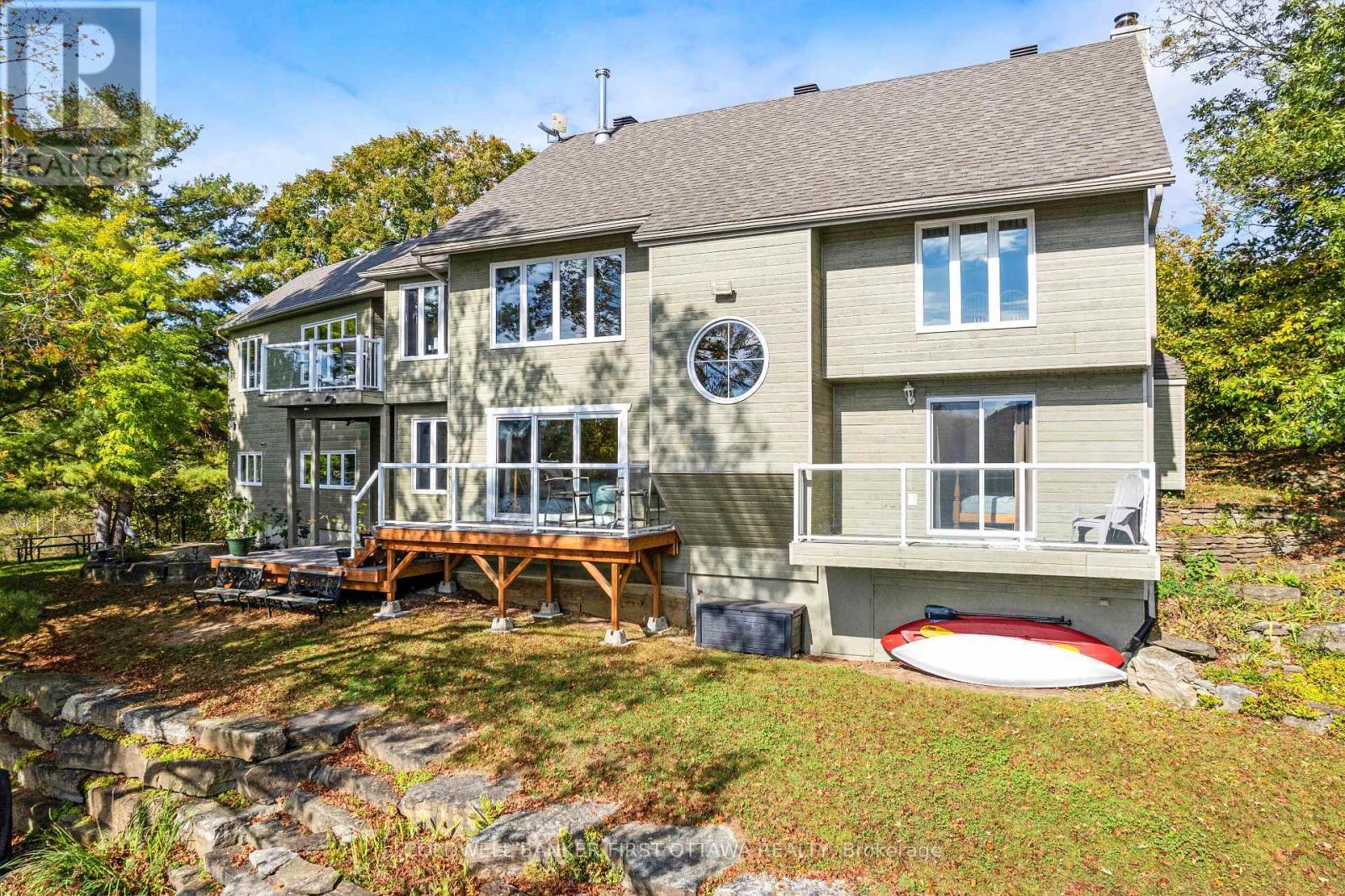 Deck & balconies design for lounging - 100 Nagle Way, Tay Valley, ON - Outdoor