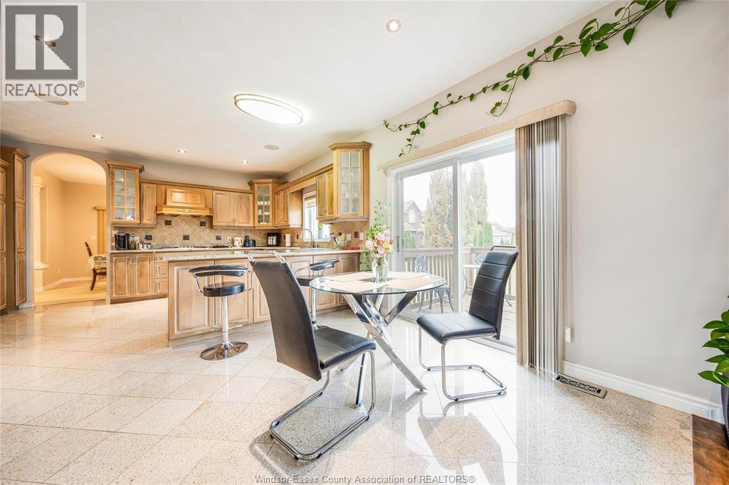 460 Shoreview Circle, Windsor, ON - Indoor Photo Showing Dining Room