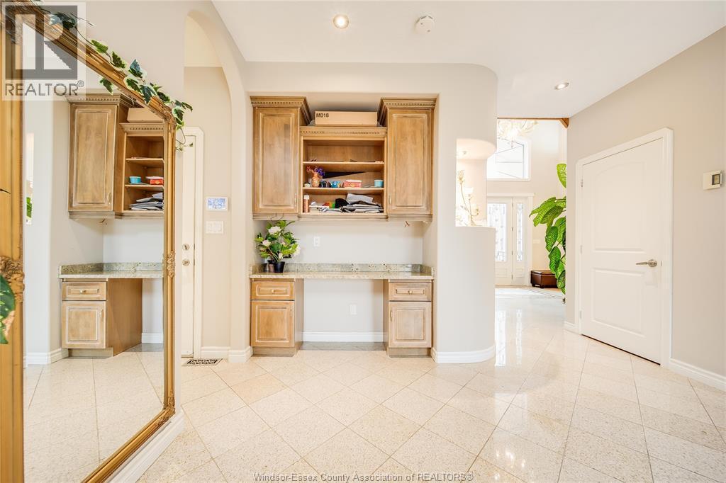 460 Shoreview Circle, Windsor, ON - Indoor Photo Showing Other Room