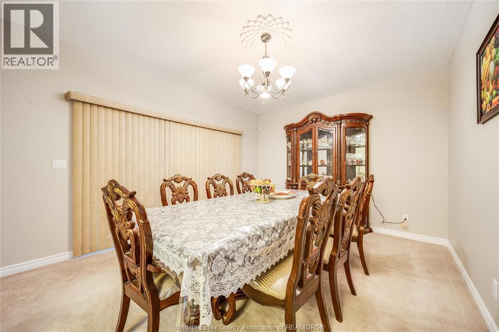 460 Shoreview Circle, Windsor, ON - Indoor Photo Showing Dining Room