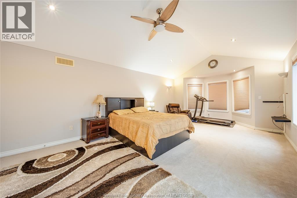 460 Shoreview Circle, Windsor, ON - Indoor Photo Showing Bedroom