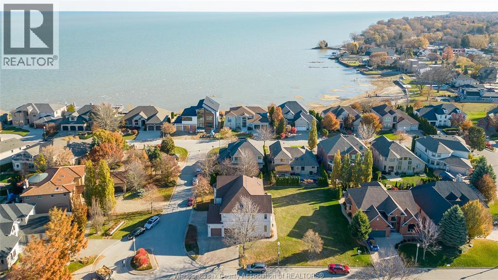 460 Shoreview Circle, Windsor, ON - Outdoor With Body Of Water With View