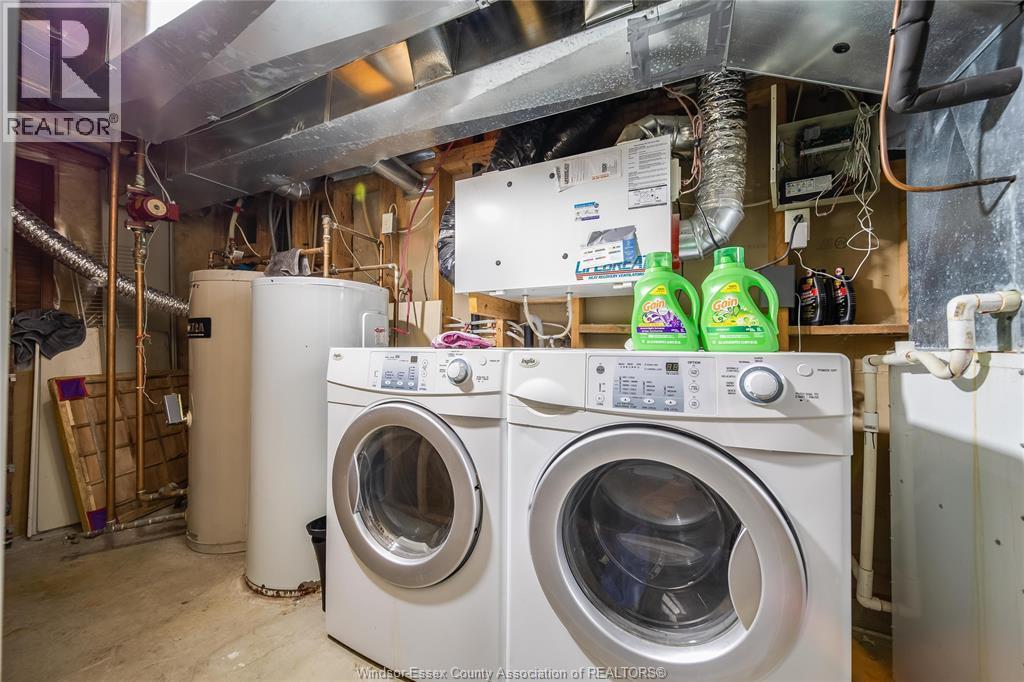 460 Shoreview Circle, Windsor, ON - Indoor Photo Showing Laundry Room