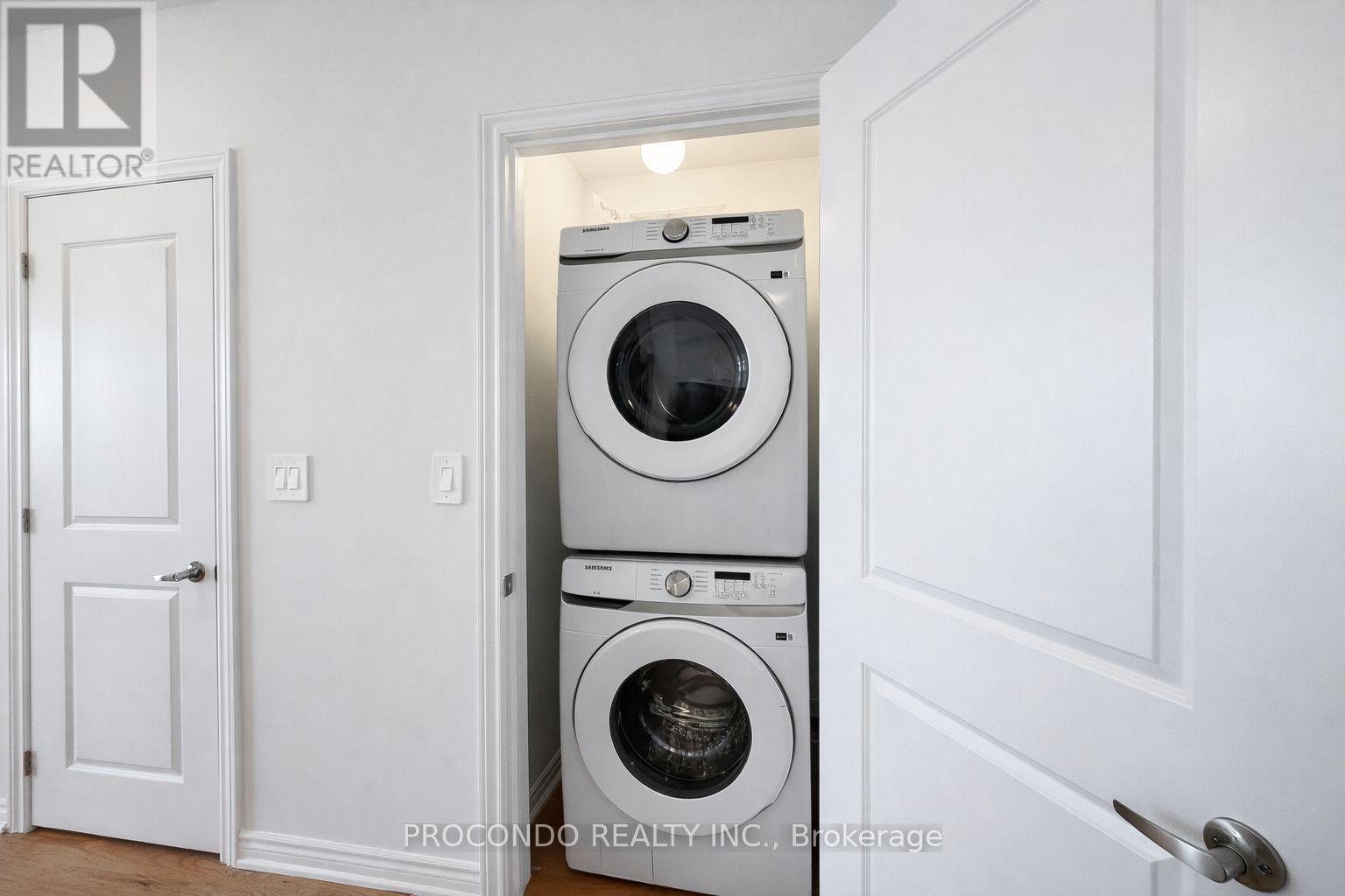 5925 Saigon Street, Mississauga, ON - Indoor Photo Showing Laundry Room