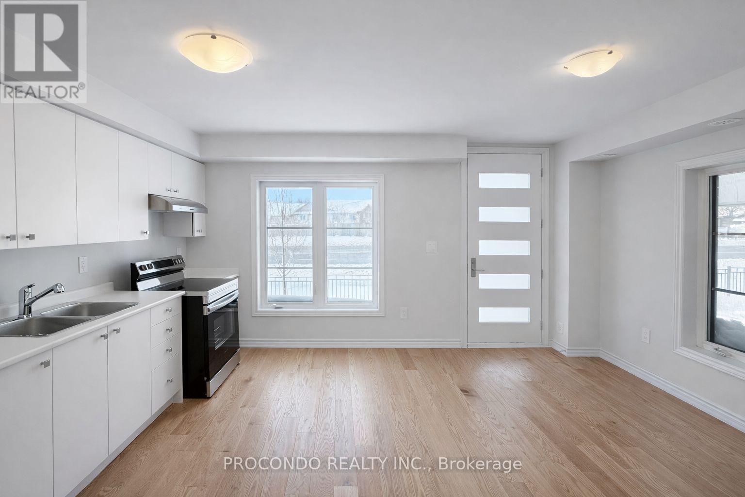 5925 Saigon Street, Mississauga, ON - Indoor Photo Showing Kitchen With Double Sink