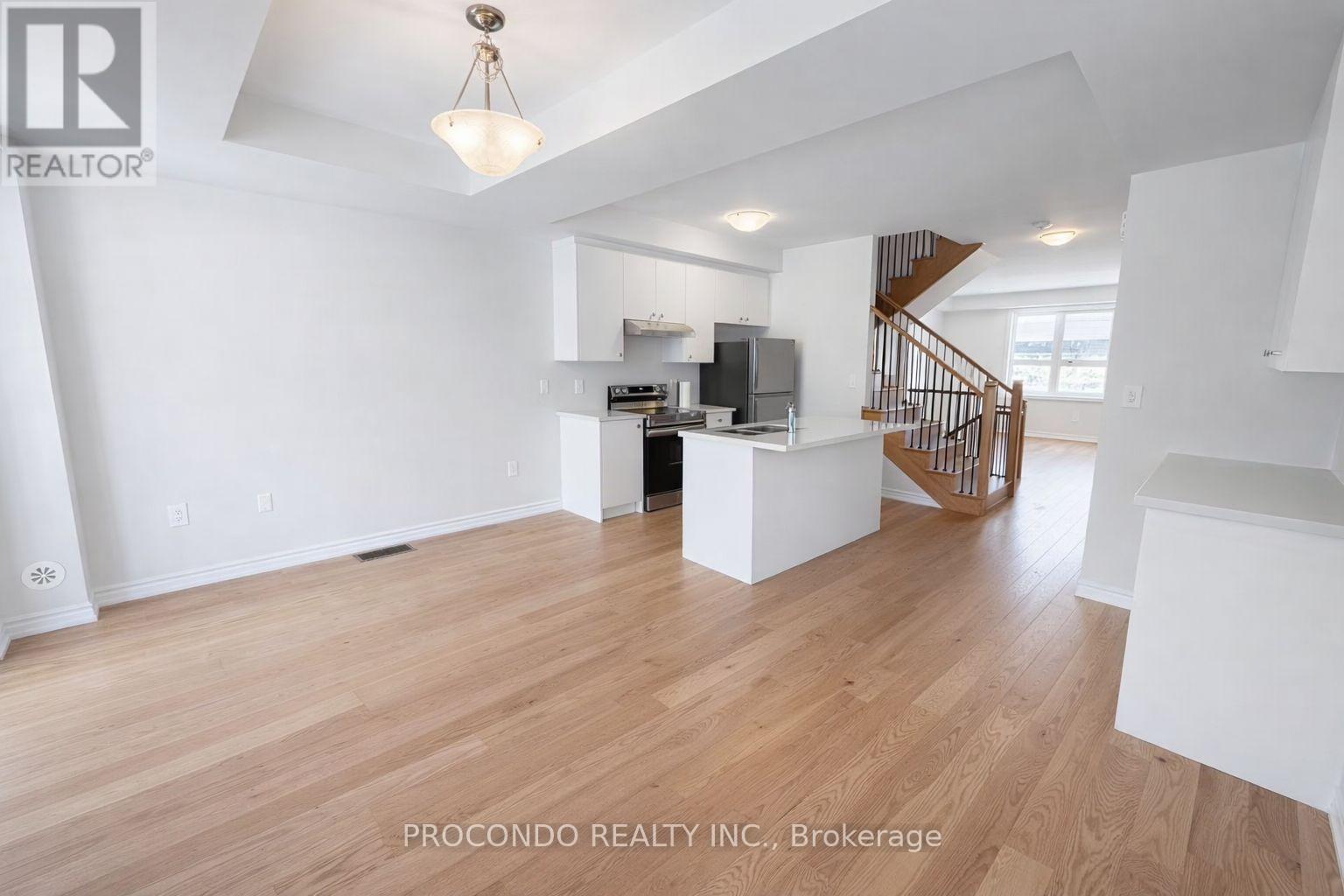 5925 Saigon Street, Mississauga, ON - Indoor Photo Showing Kitchen