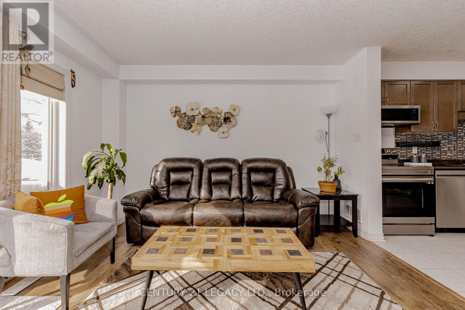 35 Oldfield Drive, Guelph, ON - Indoor Photo Showing Living Room