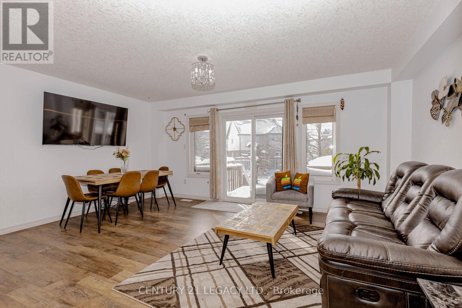 35 Oldfield Drive, Guelph, ON - Indoor Photo Showing Living Room