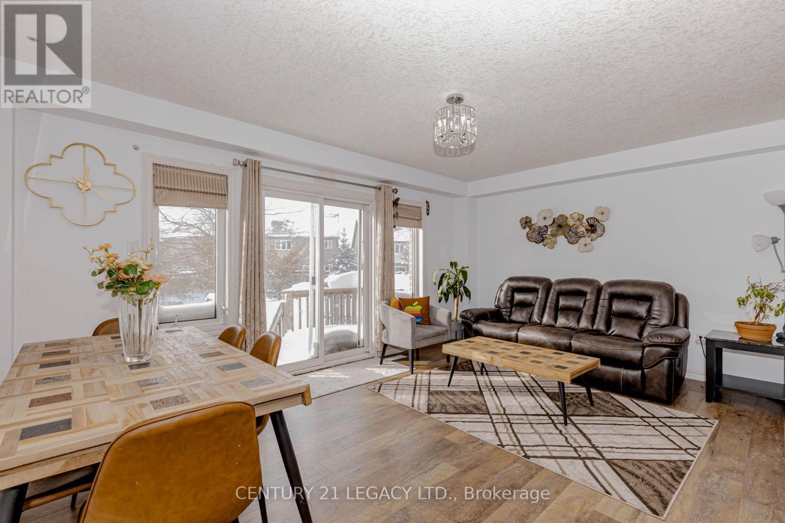 35 Oldfield Drive, Guelph, ON - Indoor Photo Showing Living Room