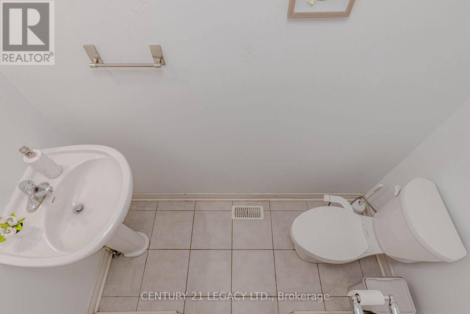 35 Oldfield Drive, Guelph, ON - Photo Showing Bathroom