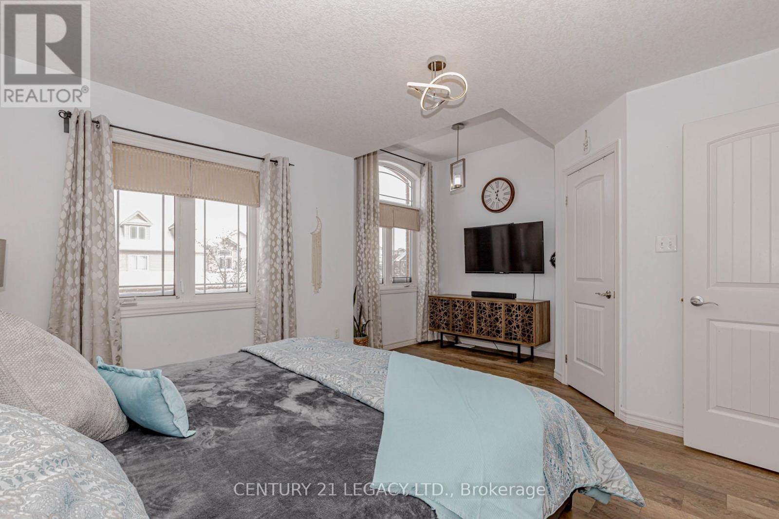 35 Oldfield Drive, Guelph, ON - Indoor Photo Showing Bedroom