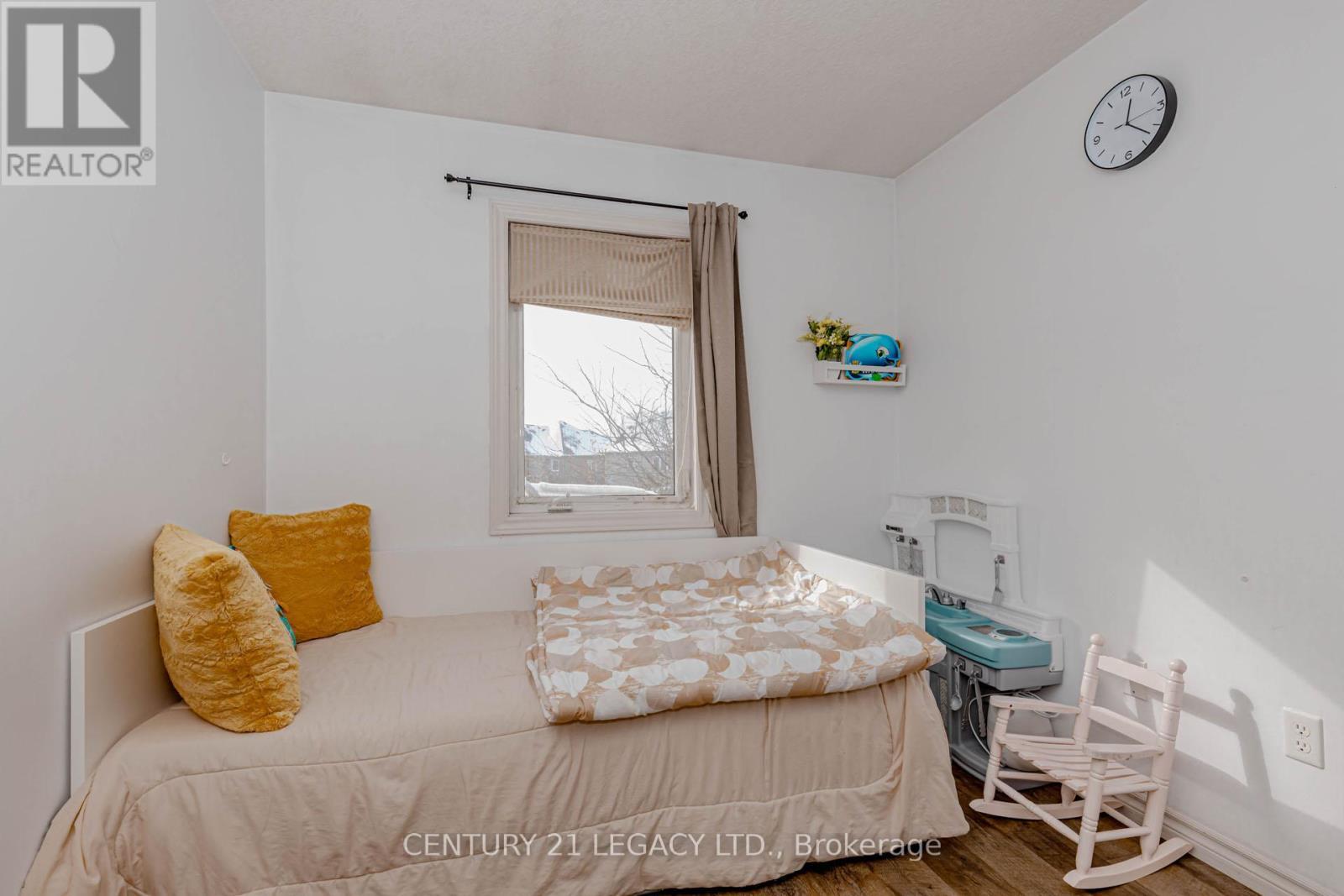 35 Oldfield Drive, Guelph, ON - Indoor Photo Showing Bedroom
