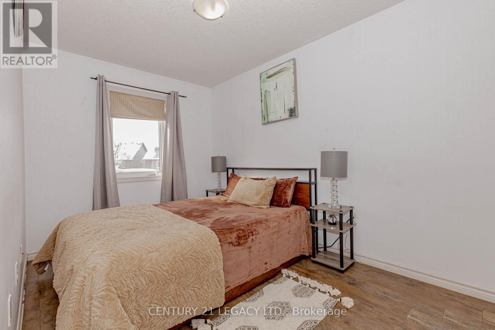 35 Oldfield Drive, Guelph, ON - Indoor Photo Showing Bedroom