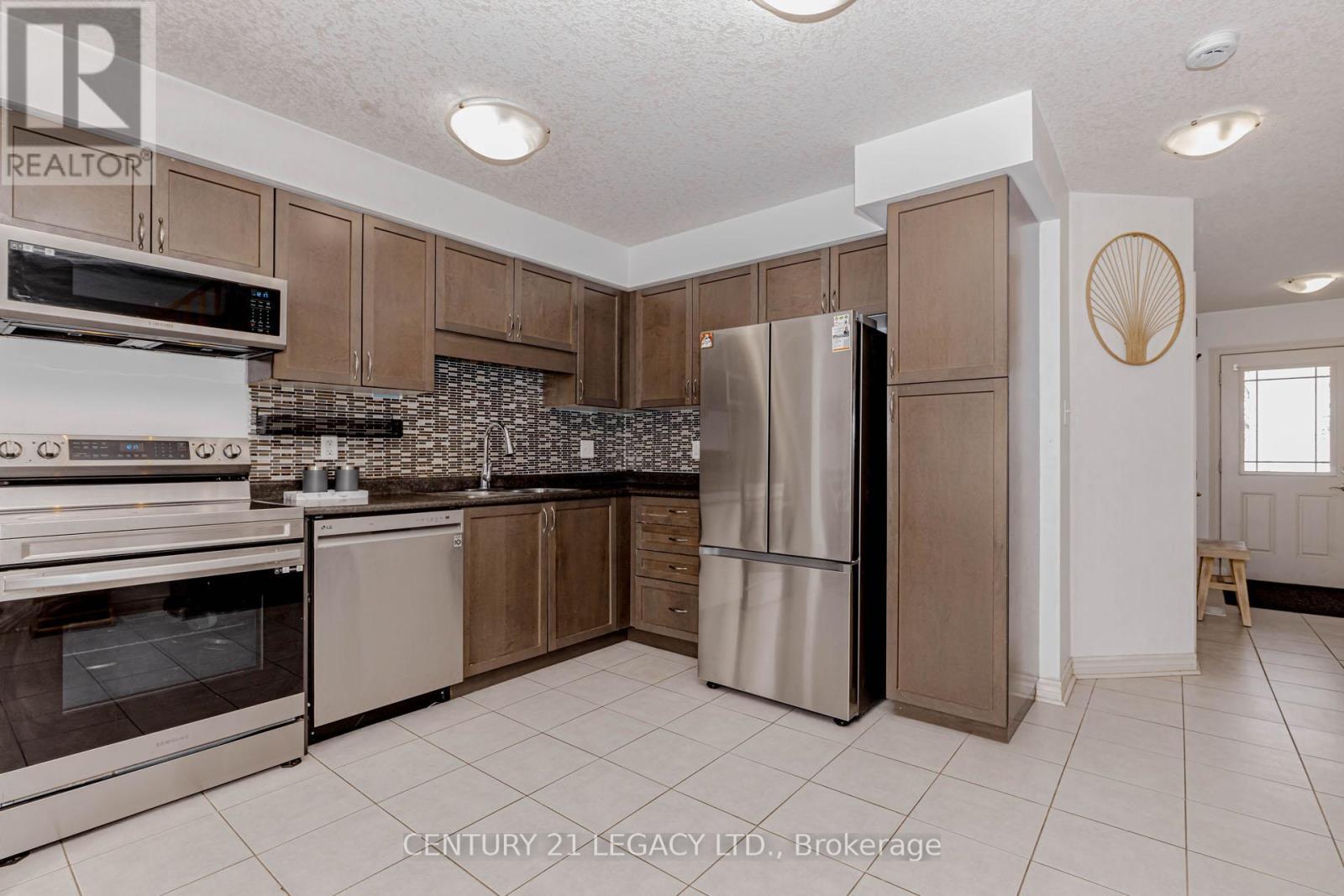 35 Oldfield Drive, Guelph, ON - Indoor Photo Showing Kitchen With Stainless Steel Kitchen