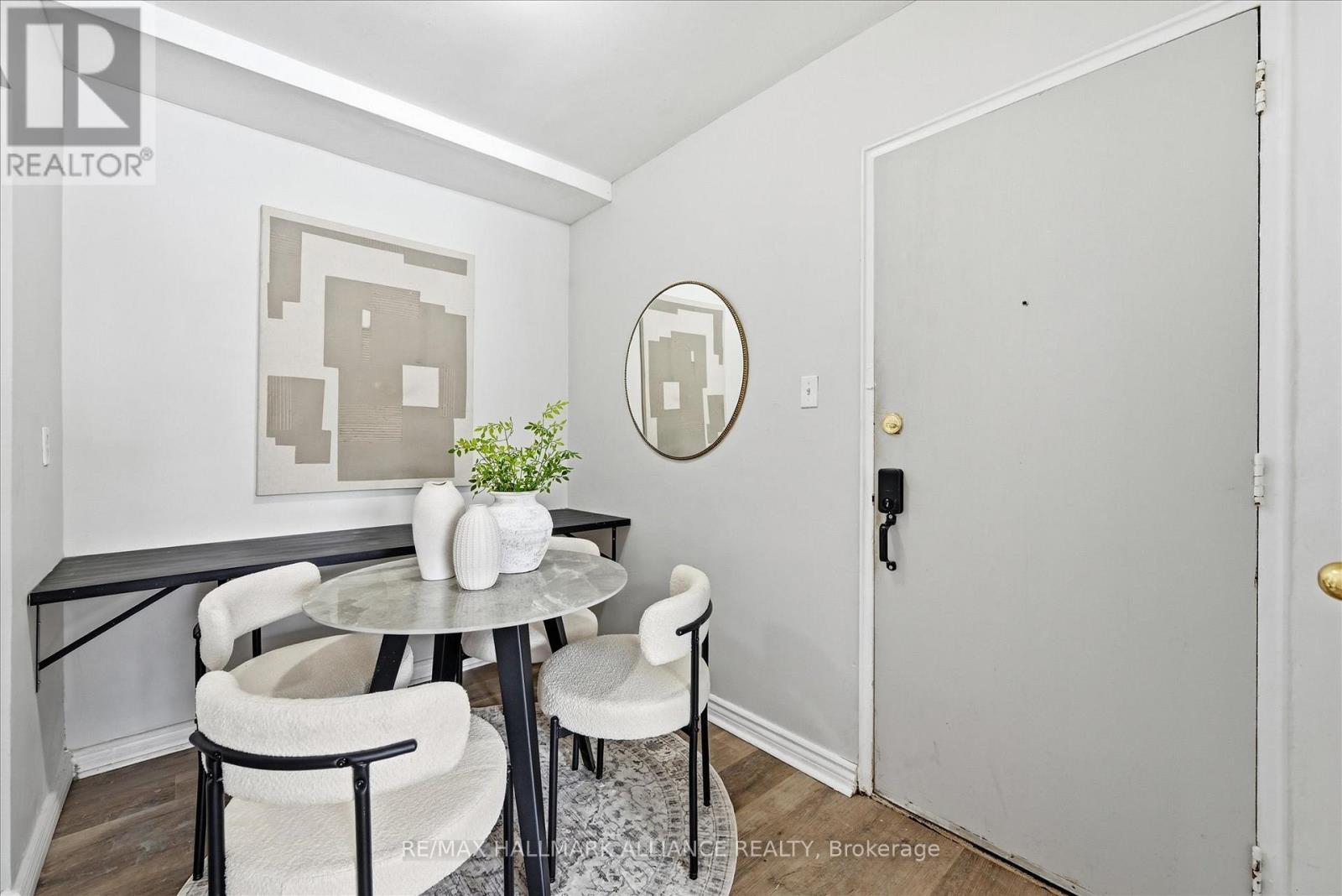 101 - 37 Mericourt Road, Hamilton, ON - Indoor Photo Showing Dining Room