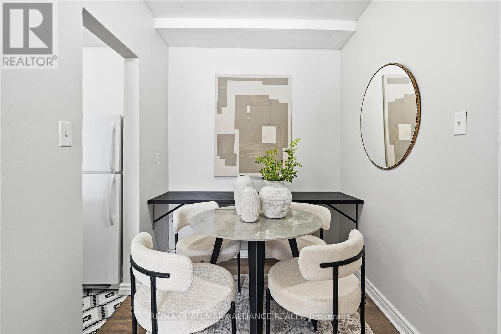 101 - 37 Mericourt Road, Hamilton, ON - Indoor Photo Showing Dining Room