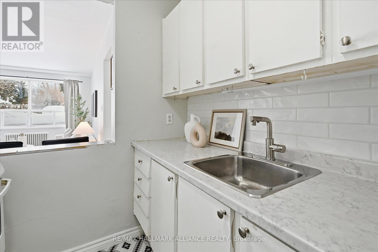 101 - 37 Mericourt Road, Hamilton, ON - Indoor Photo Showing Kitchen