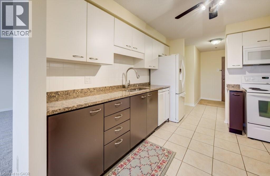 55 Green Valley Drive Unit# 1710, Kitchener, ON - Indoor Photo Showing Kitchen