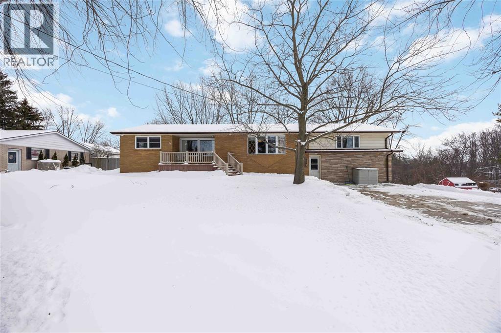 8108 Hillsboro Road, Plympton-Wyoming, ON - Outdoor