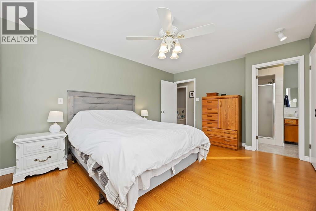 8108 Hillsboro Road, Plympton-Wyoming, ON - Indoor Photo Showing Bedroom