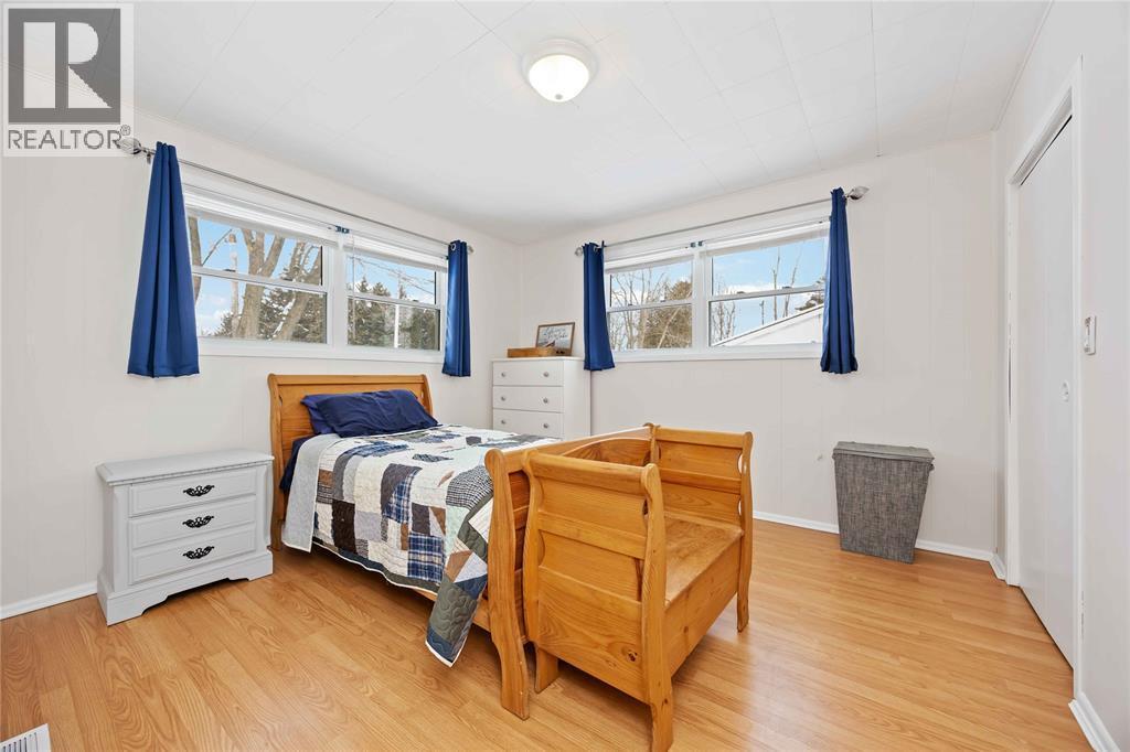8108 Hillsboro Road, Plympton-Wyoming, ON - Indoor Photo Showing Bedroom