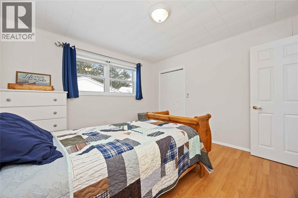 8108 Hillsboro Road, Plympton-Wyoming, ON - Indoor Photo Showing Bedroom