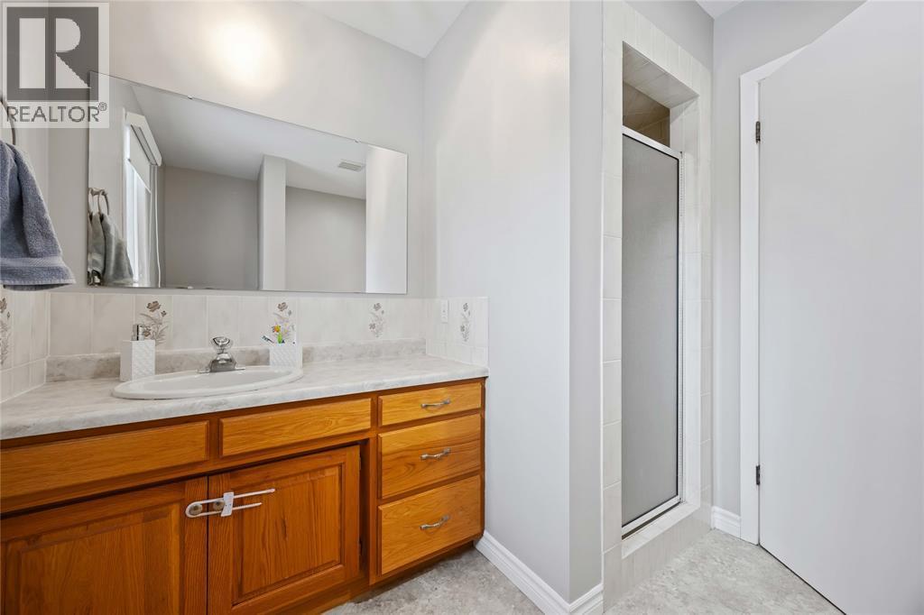 8108 Hillsboro Road, Plympton-Wyoming, ON - Indoor Photo Showing Bathroom
