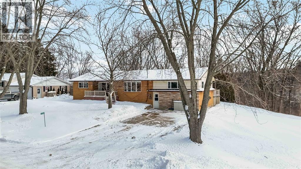 8108 Hillsboro Road, Plympton-Wyoming, ON - Outdoor