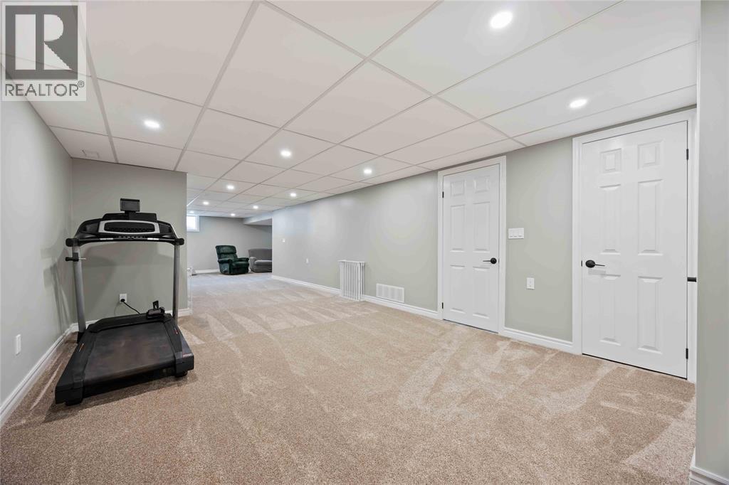 8108 Hillsboro Road, Plympton-Wyoming, ON - Indoor Photo Showing Gym Room