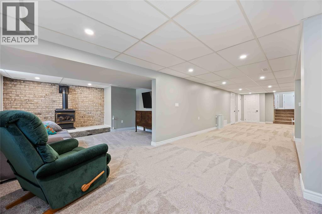 8108 Hillsboro Road, Plympton-Wyoming, ON - Indoor Photo Showing Other Room