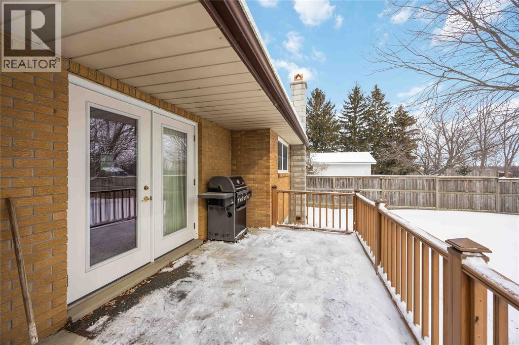 8108 Hillsboro Road, Plympton-Wyoming, ON - Outdoor With Exterior