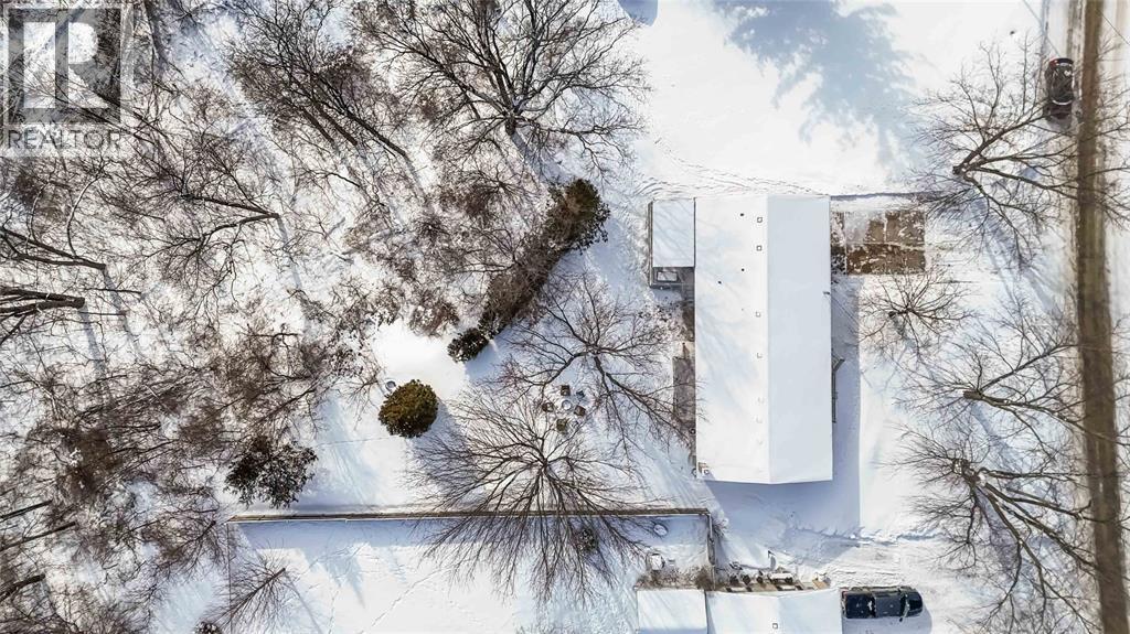 8108 Hillsboro Road, Plympton-Wyoming, ON - Outdoor