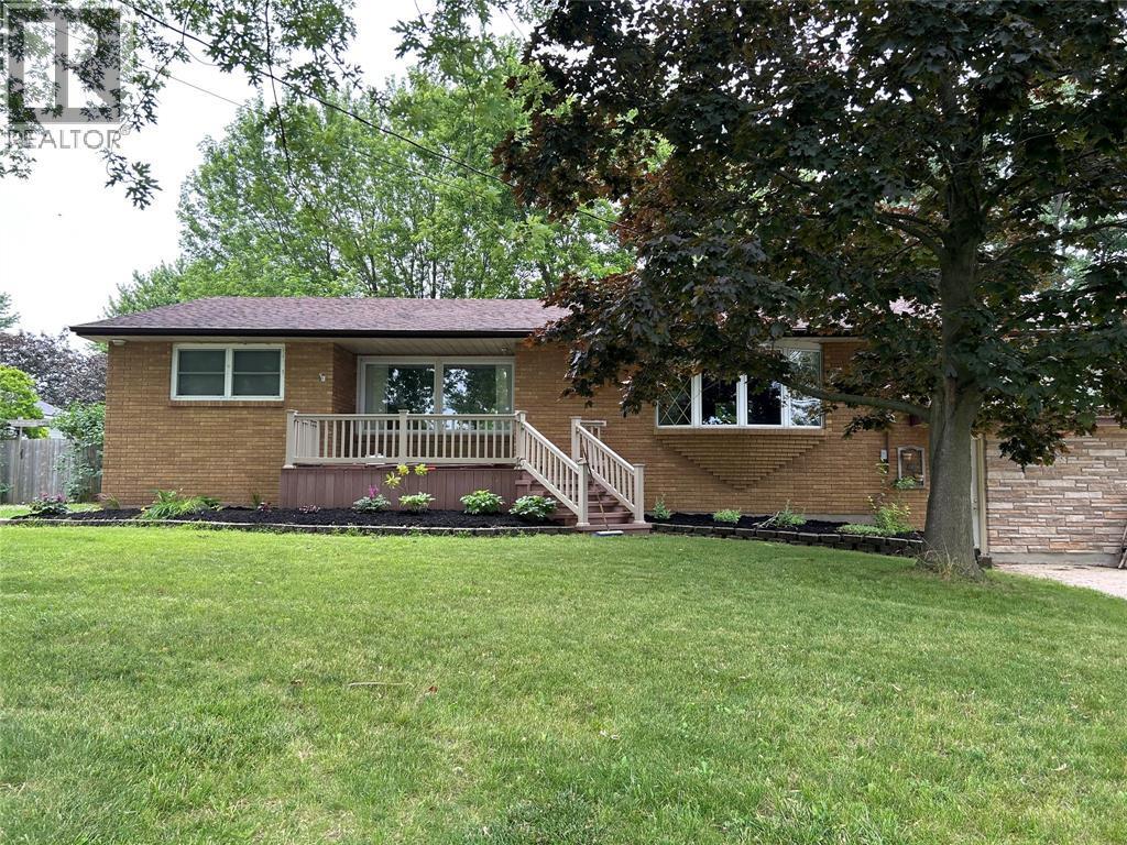 8108 Hillsboro Road, Plympton-Wyoming, ON - Outdoor With Deck Patio Veranda