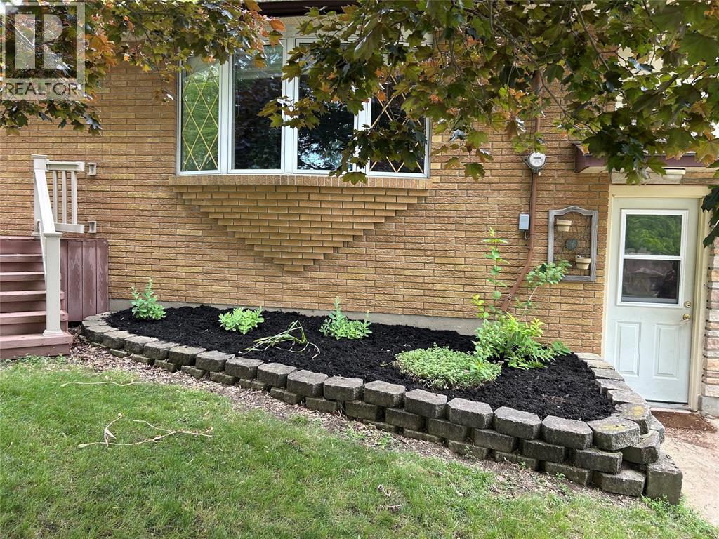 8108 Hillsboro Road, Plympton-Wyoming, ON - Outdoor