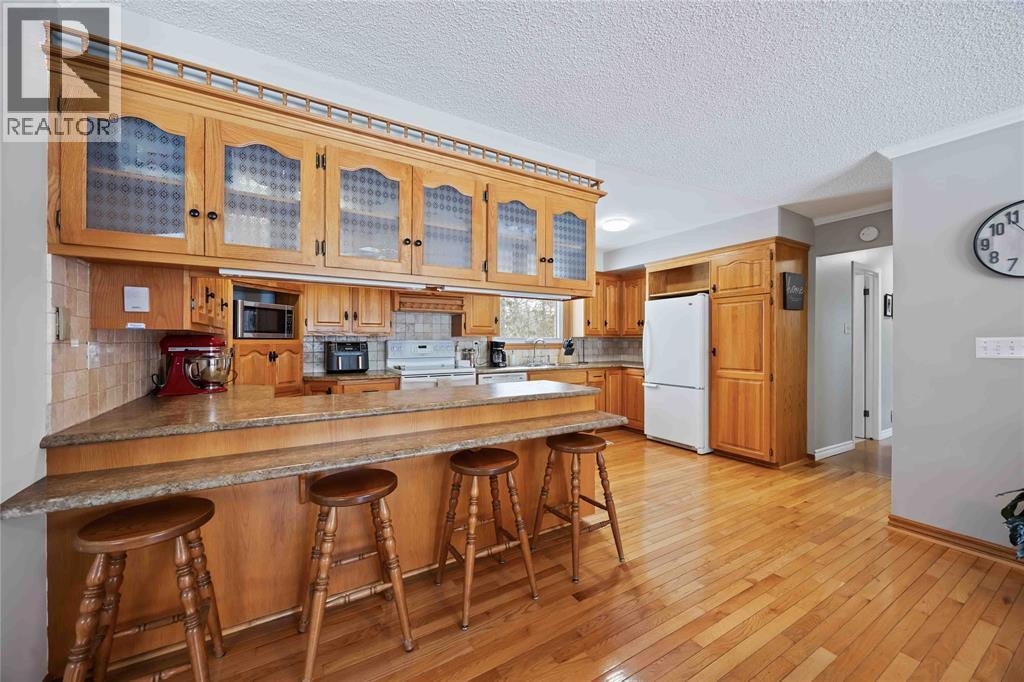 8108 Hillsboro Road, Plympton-Wyoming, ON - Indoor Photo Showing Kitchen