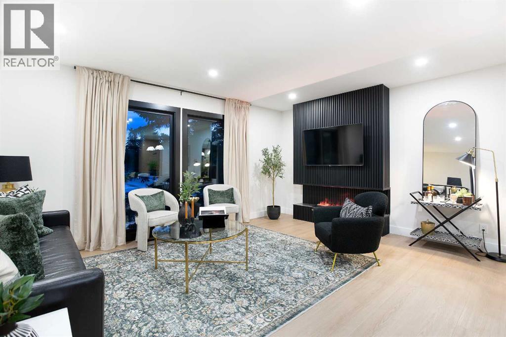 2416 Palliser Drive Sw, Calgary, AB - Indoor Photo Showing Living Room