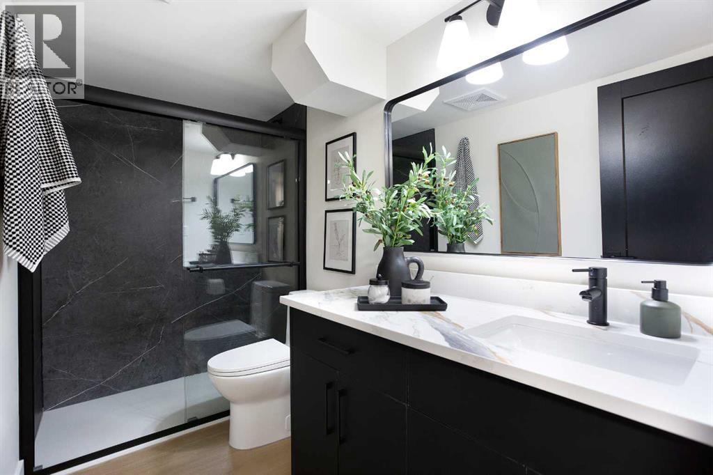 2416 Palliser Drive Sw, Calgary, AB - Indoor Photo Showing Bathroom