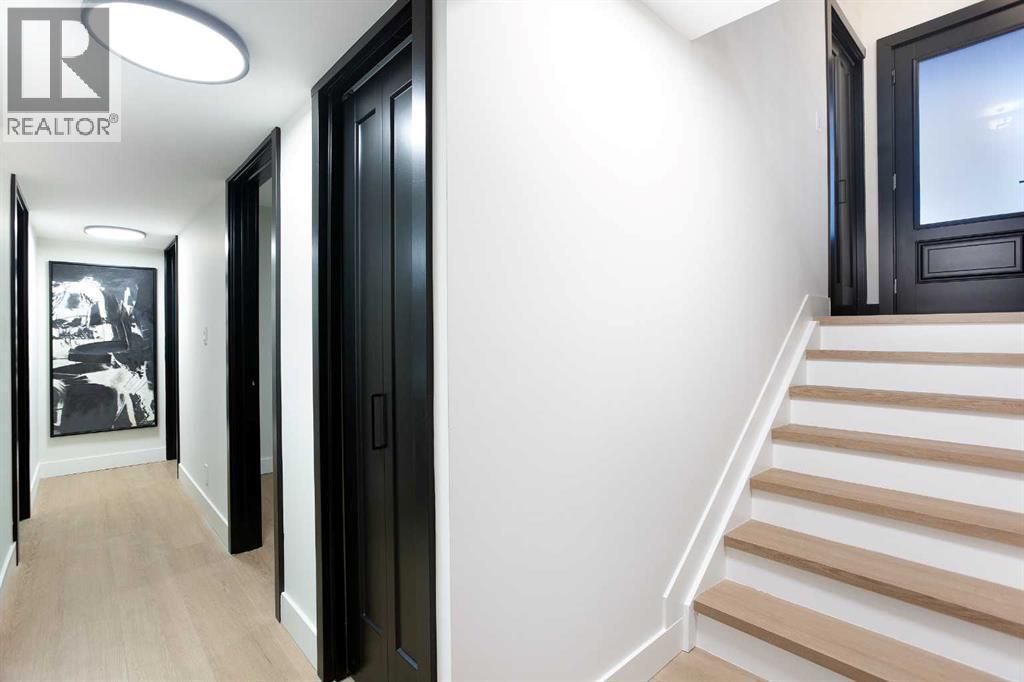 2416 Palliser Drive Sw, Calgary, AB - Indoor Photo Showing Other Room