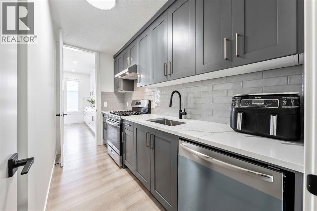 27 Bridges Drive, Langdon, AB - Indoor Photo Showing Kitchen With Stainless Steel Kitchen With Upgraded Kitchen