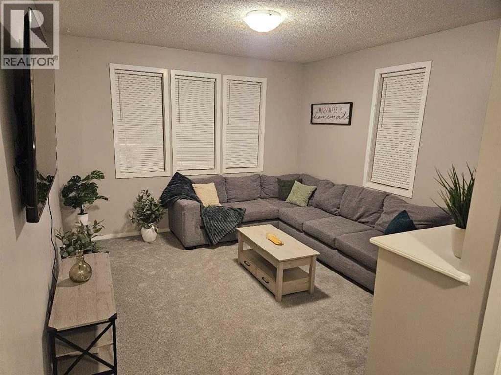 26 Chaparral Valley Common Se, Calgary, AB - Indoor Photo Showing Living Room