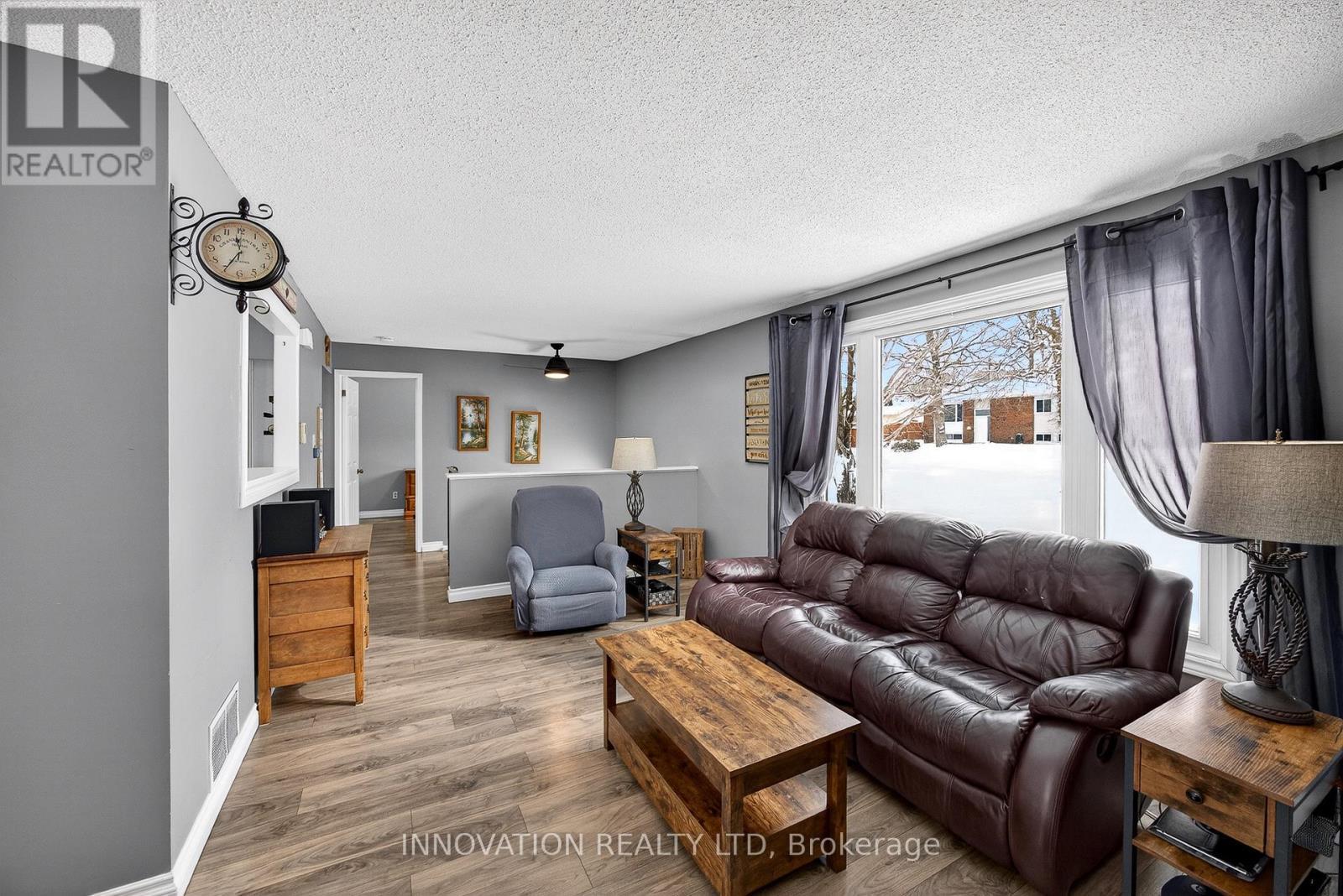15 Henderson Street, Carleton Place, ON - Indoor Photo Showing Living Room