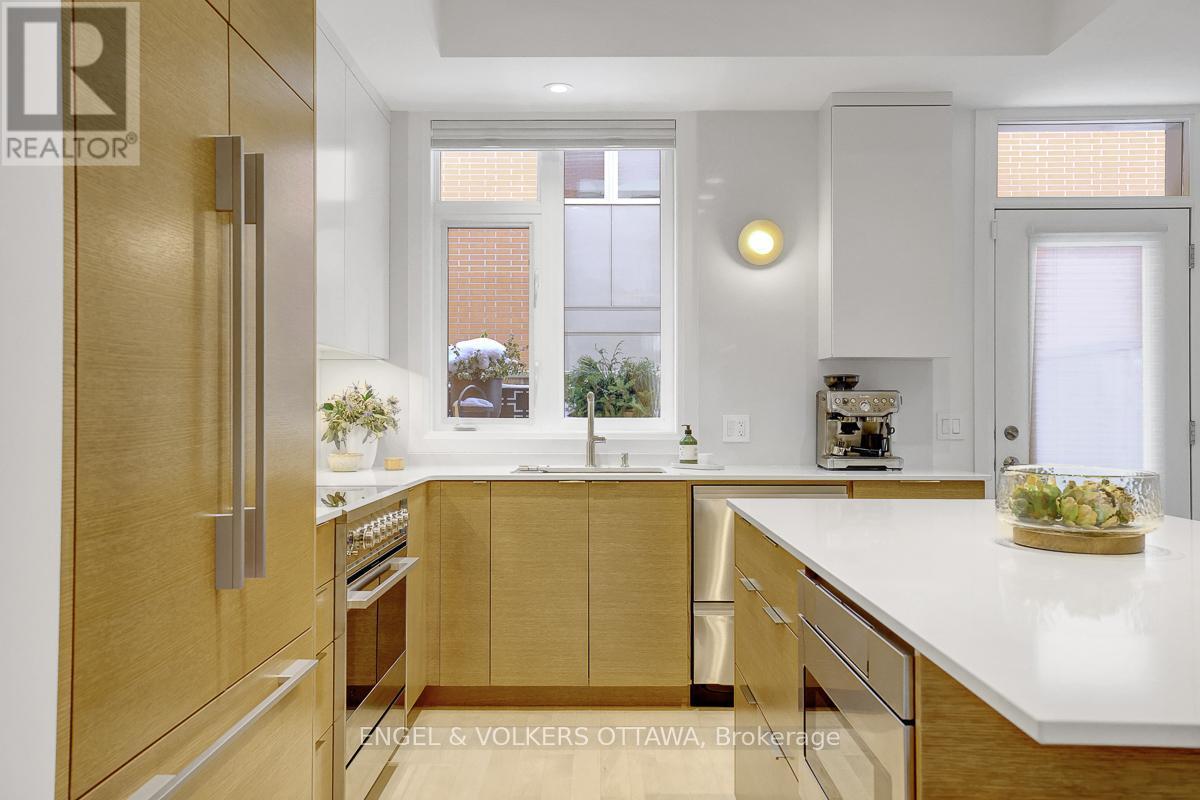 Quartz counters - 449 Edison Avenue, Ottawa, ON - Indoor Photo Showing Kitchen