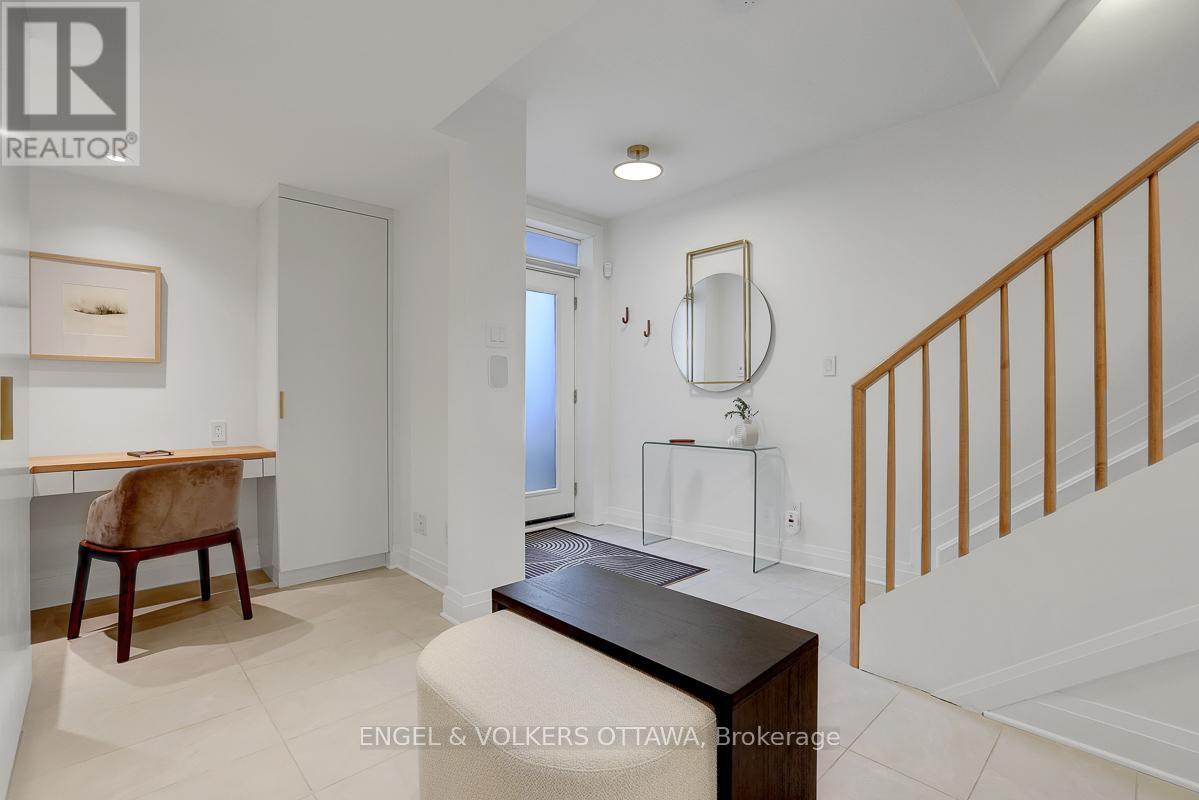 Welcoming foyer with mudroom and office niche - 449 Edison Avenue, Ottawa, ON - Indoor Photo Showing Other Room