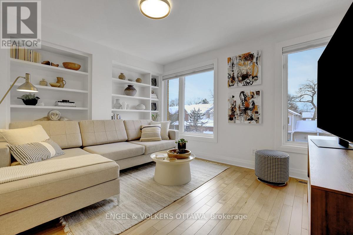 Family room can also be used as guest bedroom - 449 Edison Avenue, Ottawa, ON - Indoor Photo Showing Living Room
