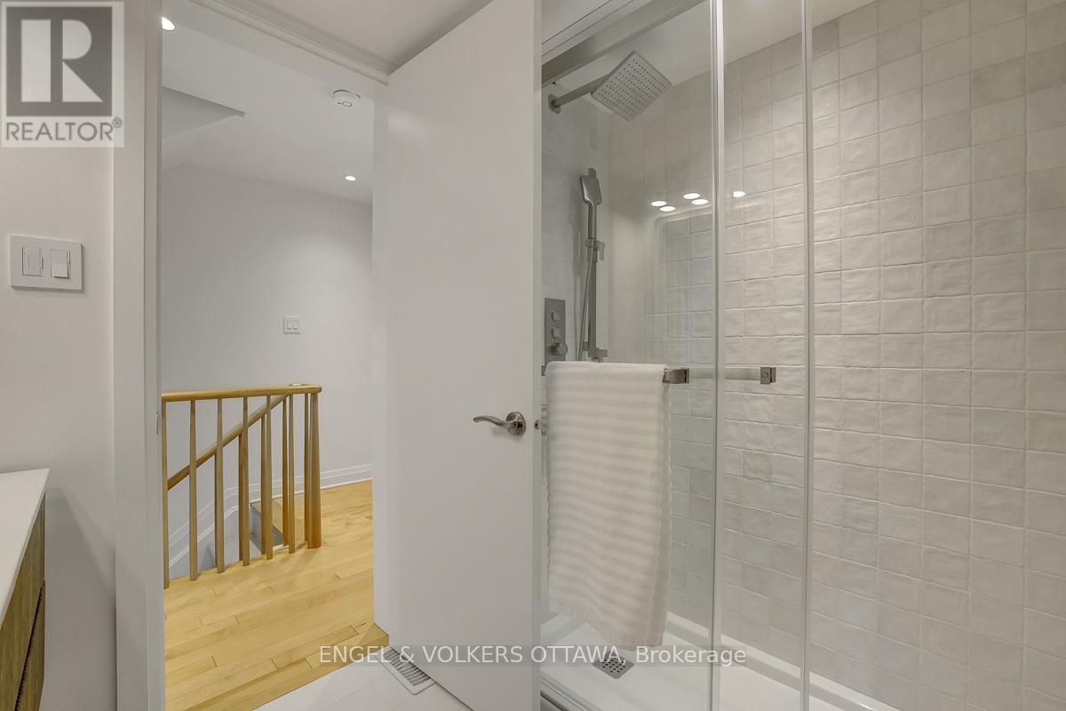 2nd. fl. 3pc. bath with walk-in shower - 449 Edison Avenue, Ottawa, ON - Indoor Photo Showing Bathroom