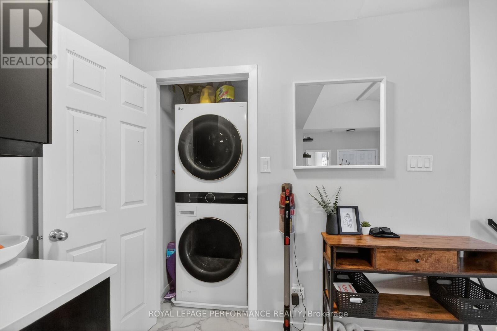 C - 100 Artesa Private, Ottawa, ON - Indoor Photo Showing Laundry Room