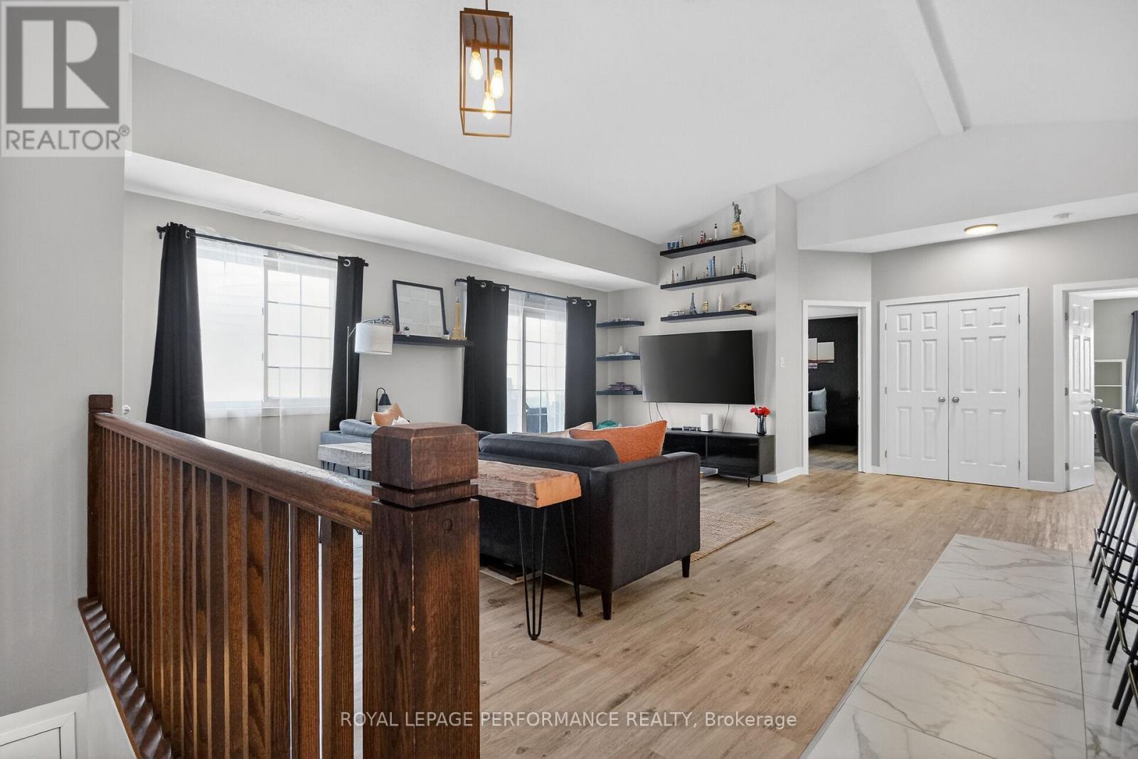 C - 100 Artesa Private, Ottawa, ON - Indoor