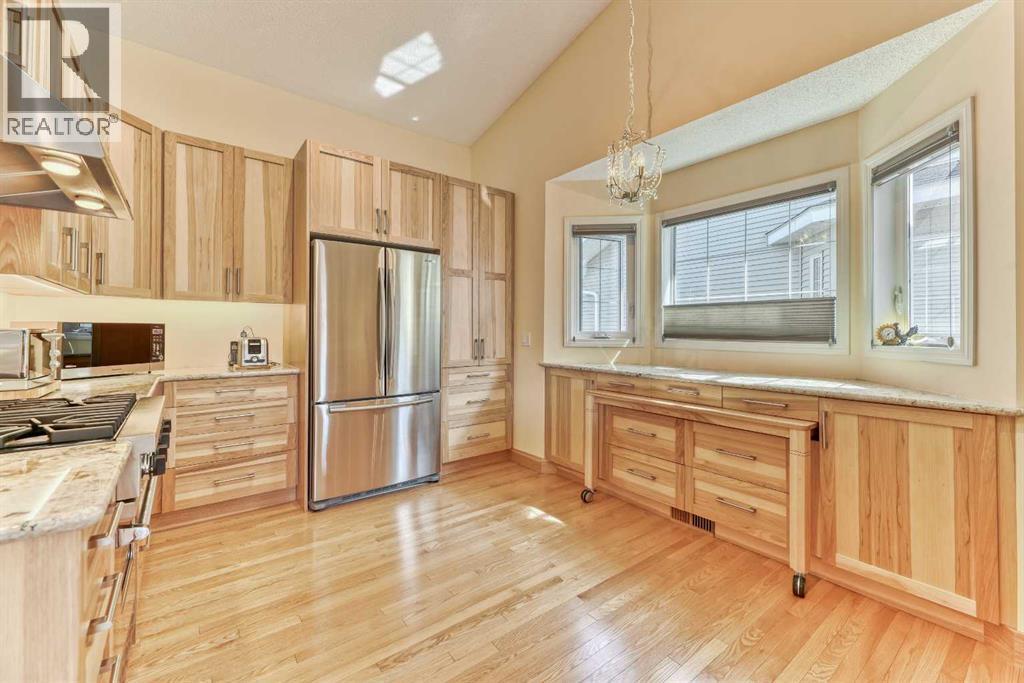 7 Scotia Landing Nw, Calgary, AB - Indoor Photo Showing Kitchen