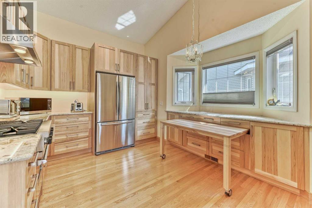 7 Scotia Landing Nw, Calgary, AB - Indoor Photo Showing Kitchen