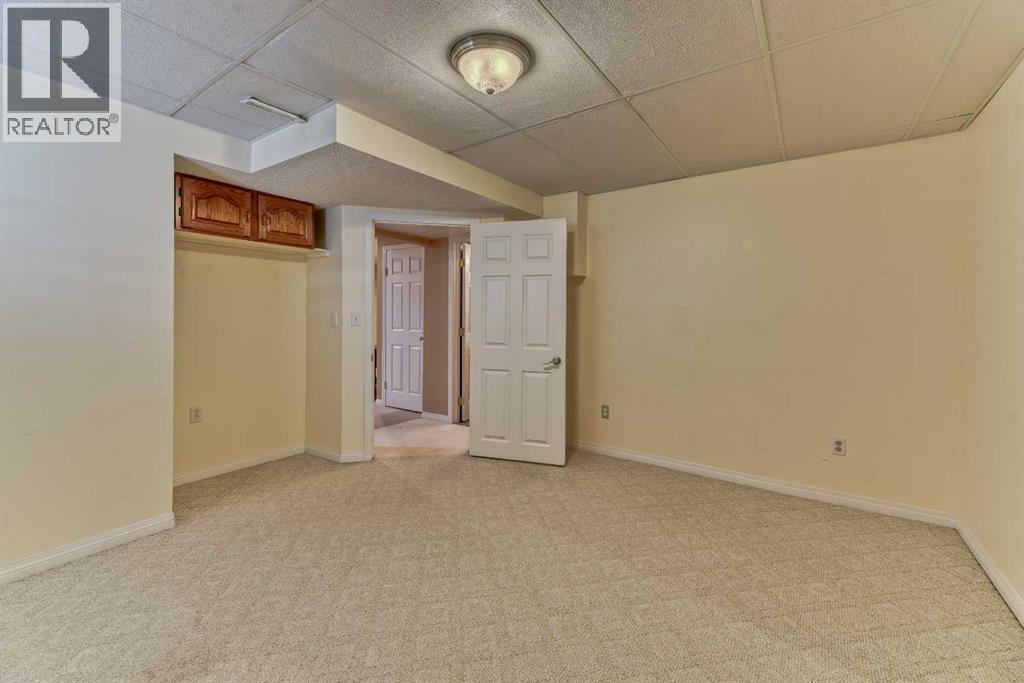 7 Scotia Landing Nw, Calgary, AB - Indoor Photo Showing Other Room